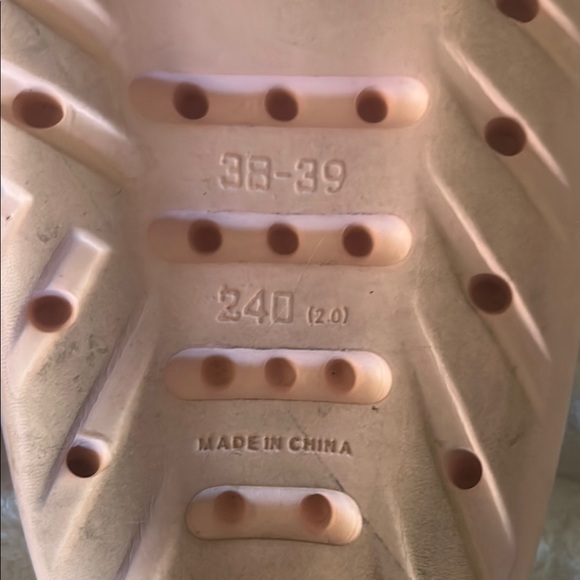 Women’s pink Shark slides - Picture 2 of 7